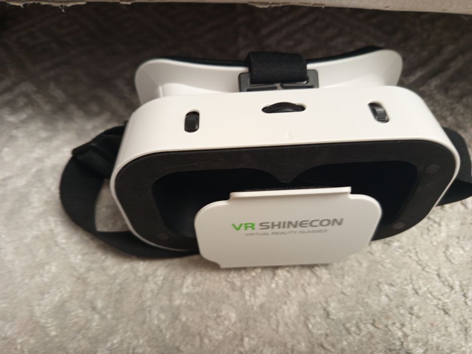 Виар очки белые.