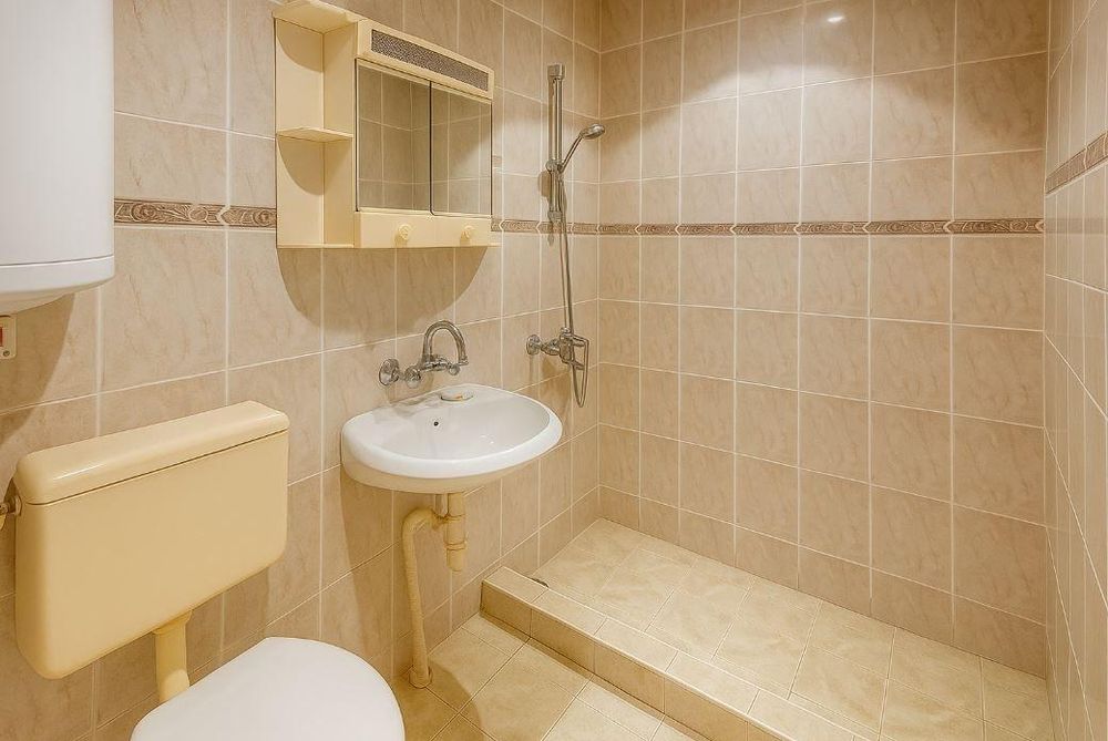 Дава се под наем Двустаен апартамент в Варна, ХЕИ - 45 кв.м за 375 € - Снимка #3