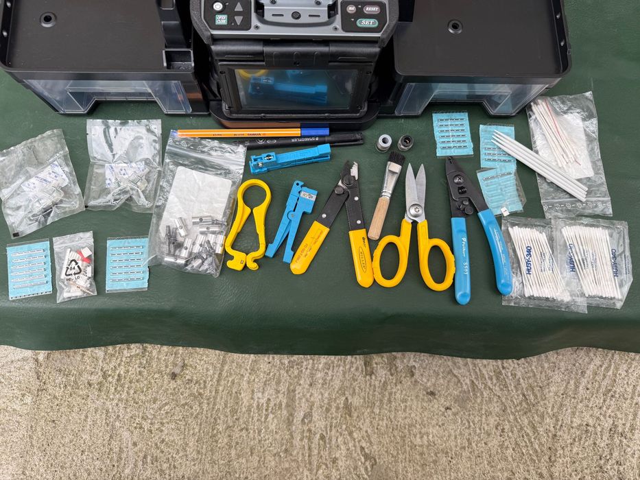 Fujikura 90S+ – Професионален оптичен сплайсер | Пълен комплект