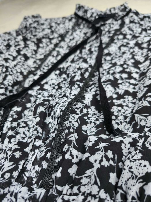 Rochie MOHITO cu imprimeu și volane - mărime 42