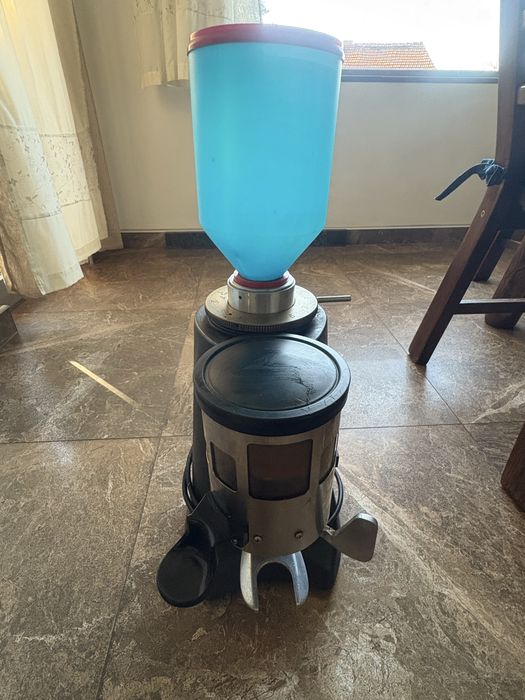 Продавам професионална кафемелачка