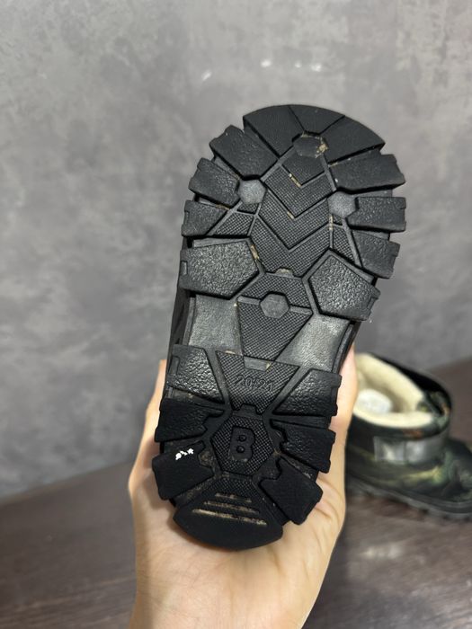 Продам детские ботинки