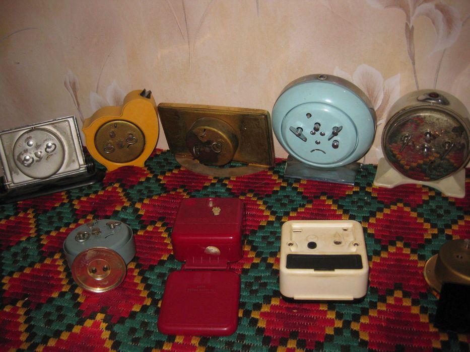 Лот стари часовници.Цена 140 лева, за всичко.
Пращам по Еконт.