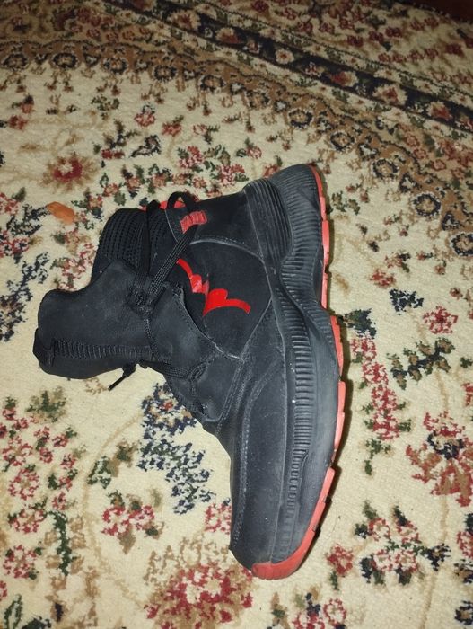 Продаю женские ботинки