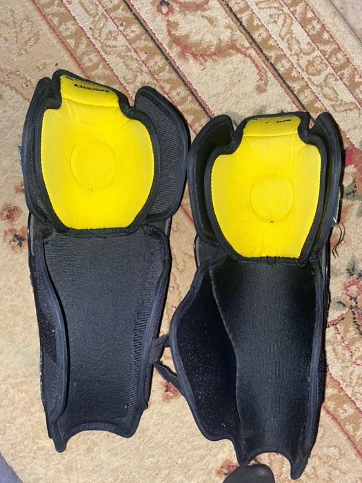 Щитки хоккейные