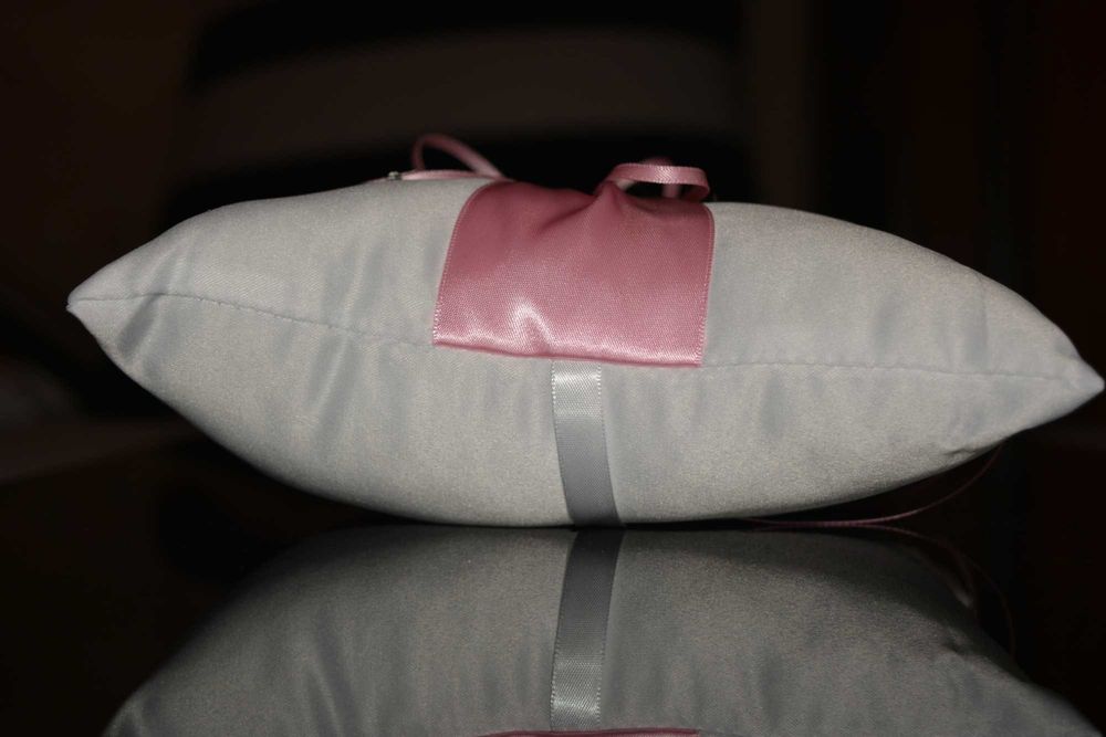 Възглавничка за халки /пръстени/ - червена и розова