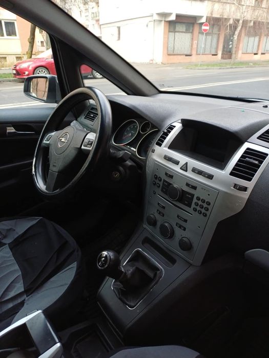 Persoana  fizica  vand Opel Zafira