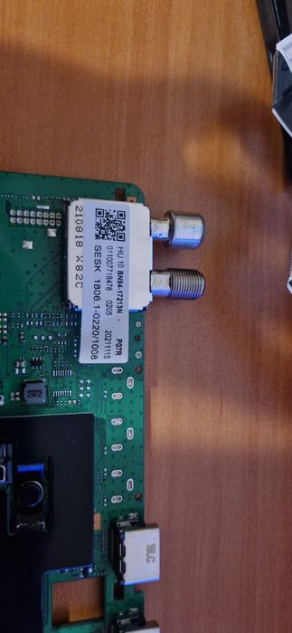 Samsung UE50AU8072U Части + крачета и кабел за захранване