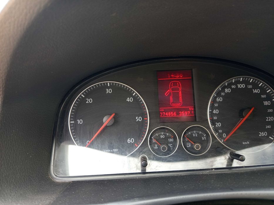 Se vinde autoturism