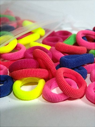 Продаются заколки и резинки цены от 10.000
