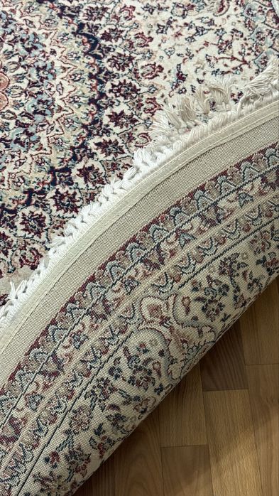 Два ковра круглых