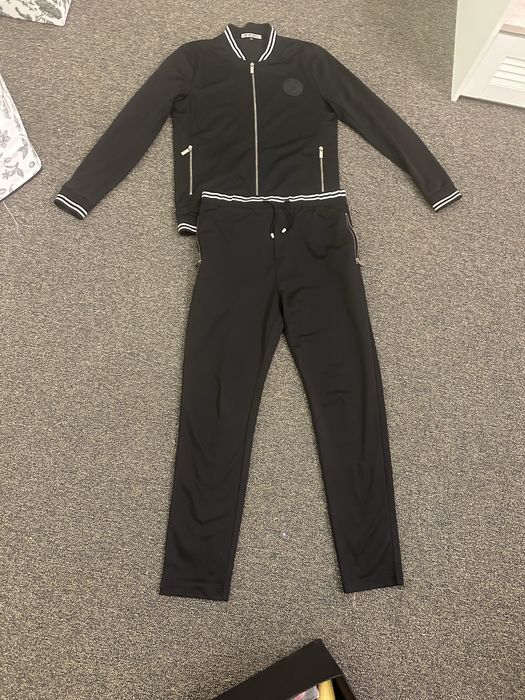 Продам мужской костюм BIKKEMBERKS