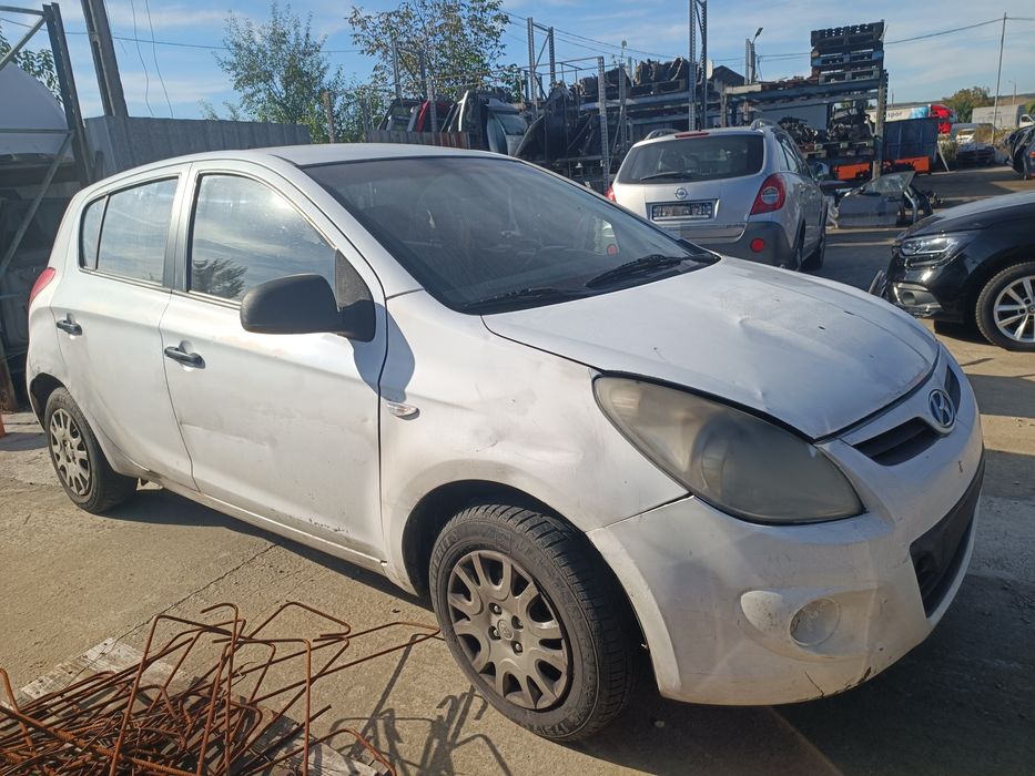 Dezmembram Hyundai I20, an 2012, motor 1.4 d