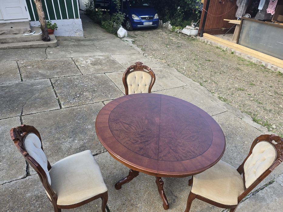 Vând masă  cu 3 scaune