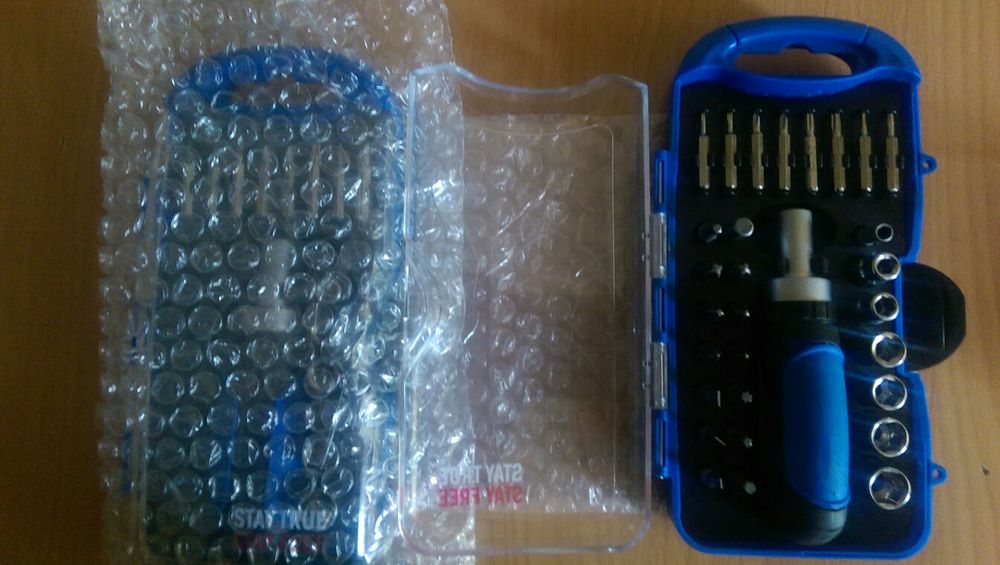 Отвертка. (реверсная)с набором насадок.