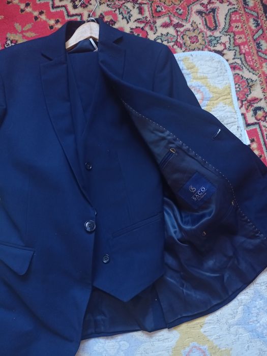 Продам костюм троика