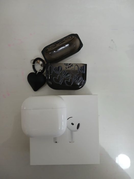 Продам Airpods 4