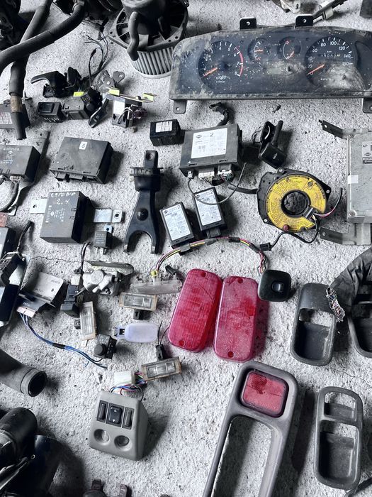 Части за nissan terrano 2.4i нисан терано 2