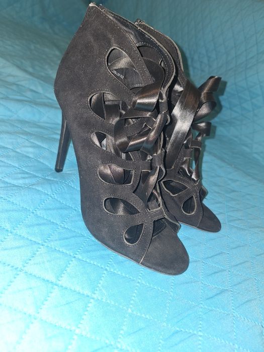 Pantofi eleganti