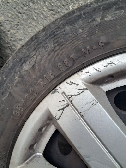 Roți 185/60 /15 Pirelli