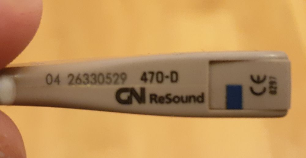 2 x aparate auditive defecte, pt reparatie sau piese + carcasa