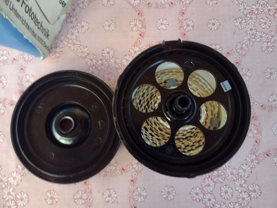 Фотоувеличител с аксесоари към него