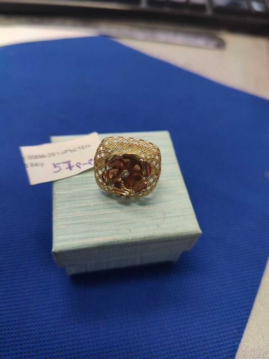 Златен пръстен 3.84гр 
14к
57р-р