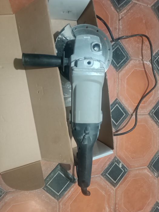 Продается болгарка размер 180