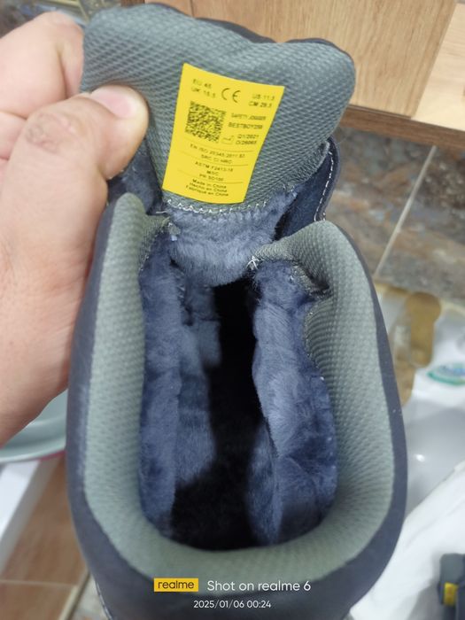 Продам ботинки зимние