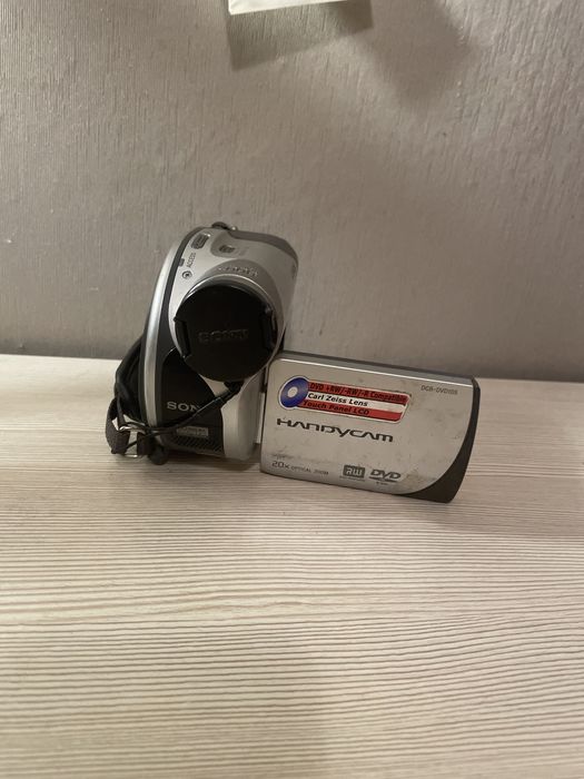 Срочно продам видеокамеру sony