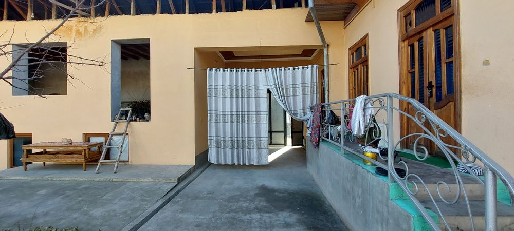 Уй сотилади.   общий 11 хона уй. 1та  хаммом .  Андижон шахар