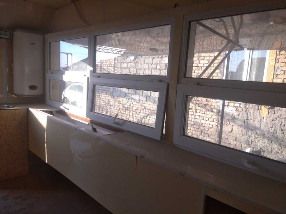 Продаю два фудтрака и  будку киоск