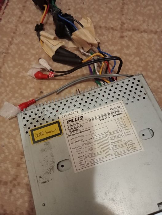 Продаётся   два  магниттфона,  автомобиль ных