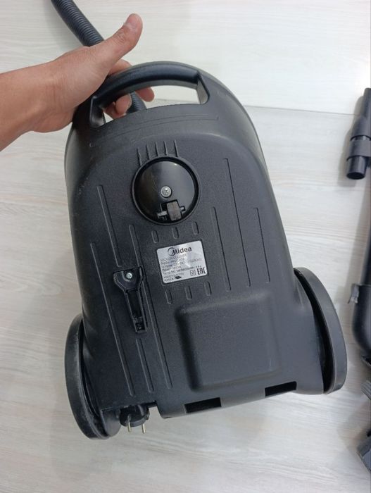 Sotiladi: Kuchli va ixcham changyutgich Midea MKZC400