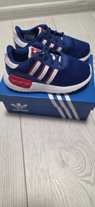 Adidasi Adidas originali marimea 26 jumatate ca noi