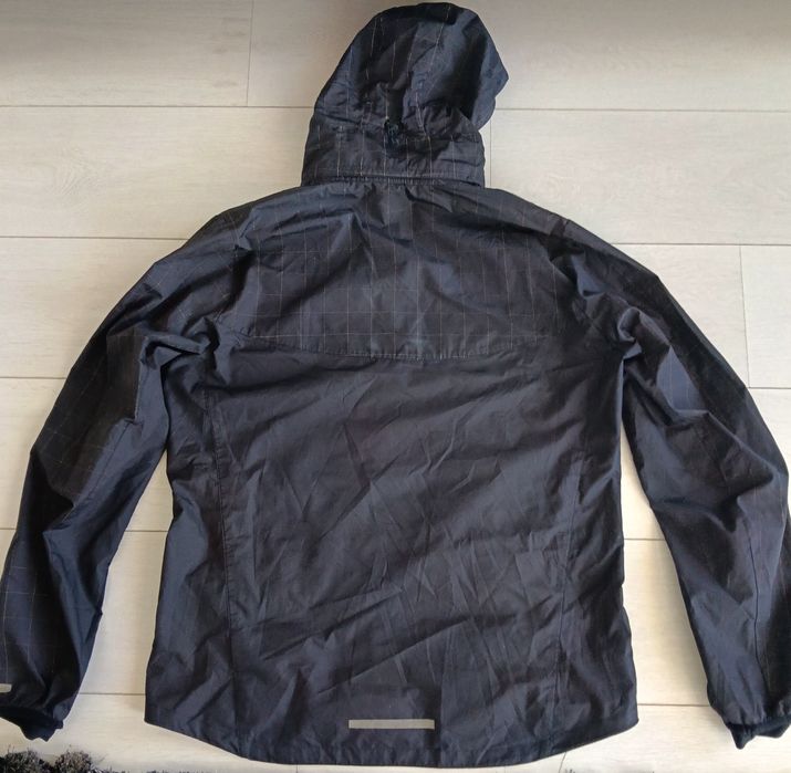 Мъжка ветровка Nike (L) 30€