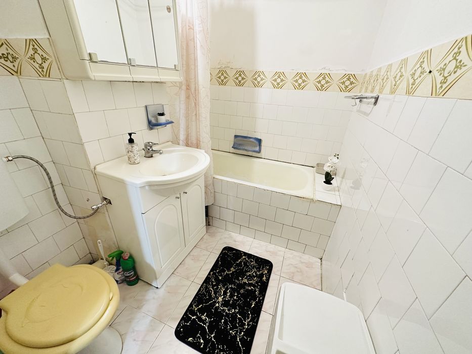 Inchiriez apartament cu 4 camere