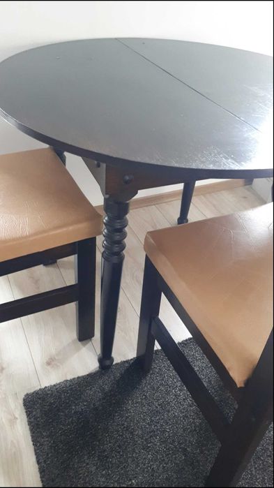 маса със столове