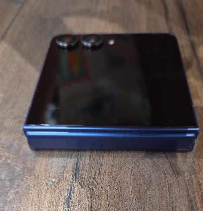 Samsung Galaxy Flip 7. Объем памяти 512 Гб.