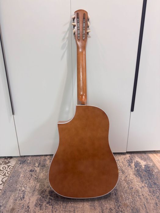 Акустическая гитара