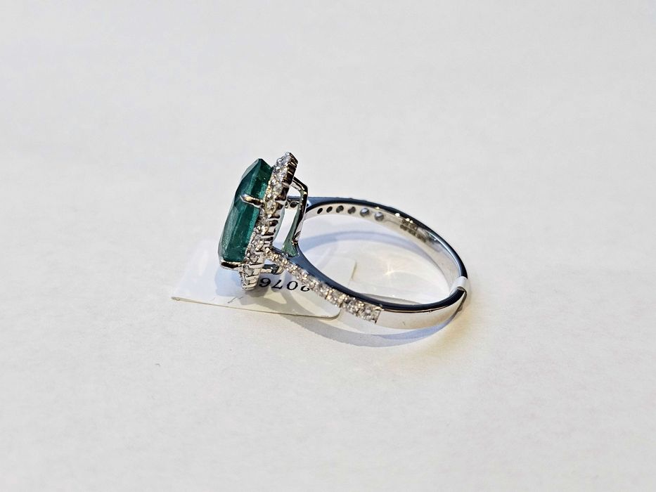 Пръстен с 3,58 ct. естествен изумруд