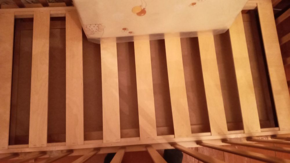 Детская манежка с матрасом.