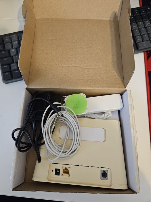 Router flybox 4G Vodafone, orange, digi