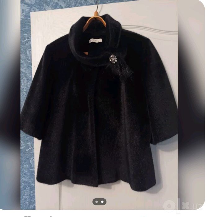Короткий женский полушубок из искусственного меха.