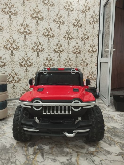 Детская машинка на пульте