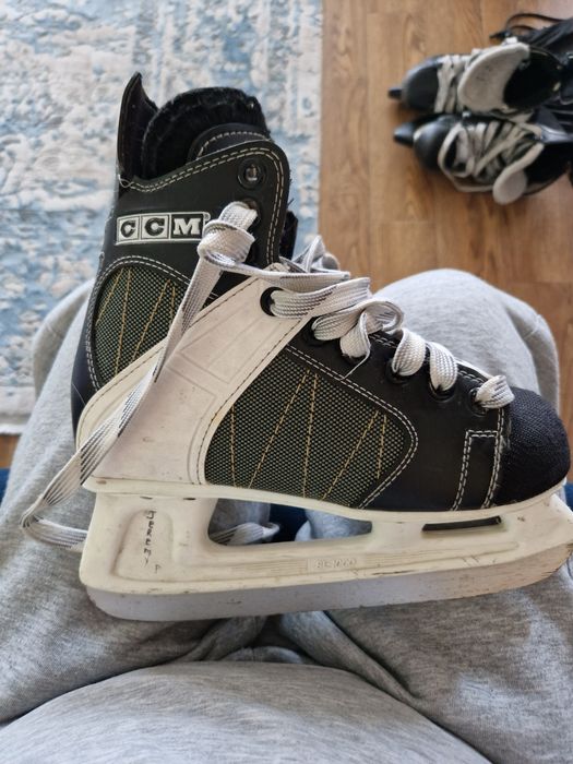 Продам коньки для хоккея