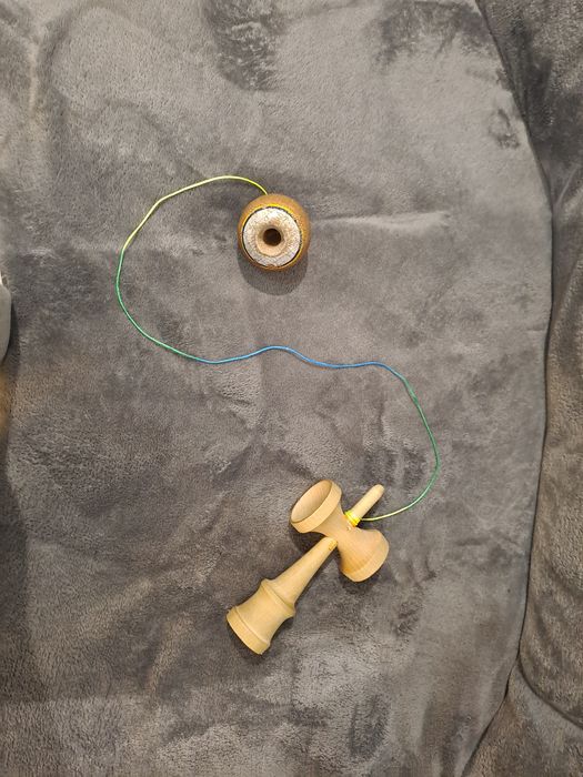 Vand kendama cu ken de la O kendama si bila brocken shape