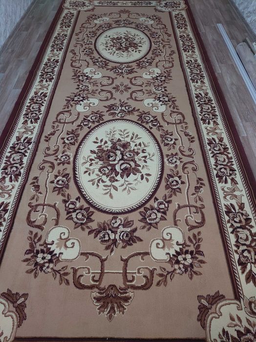 Продам ковер напольный