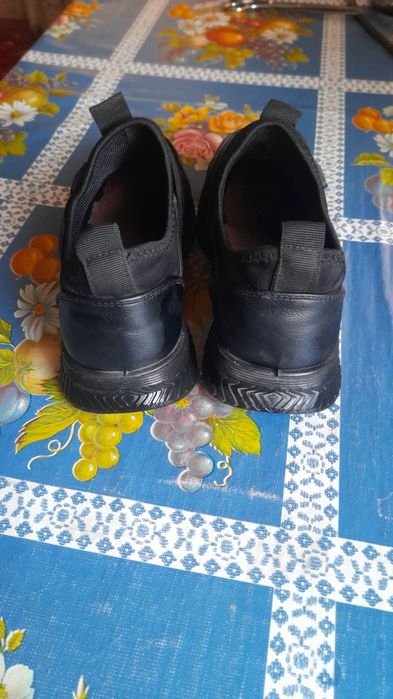 Продам туфли на мальчика