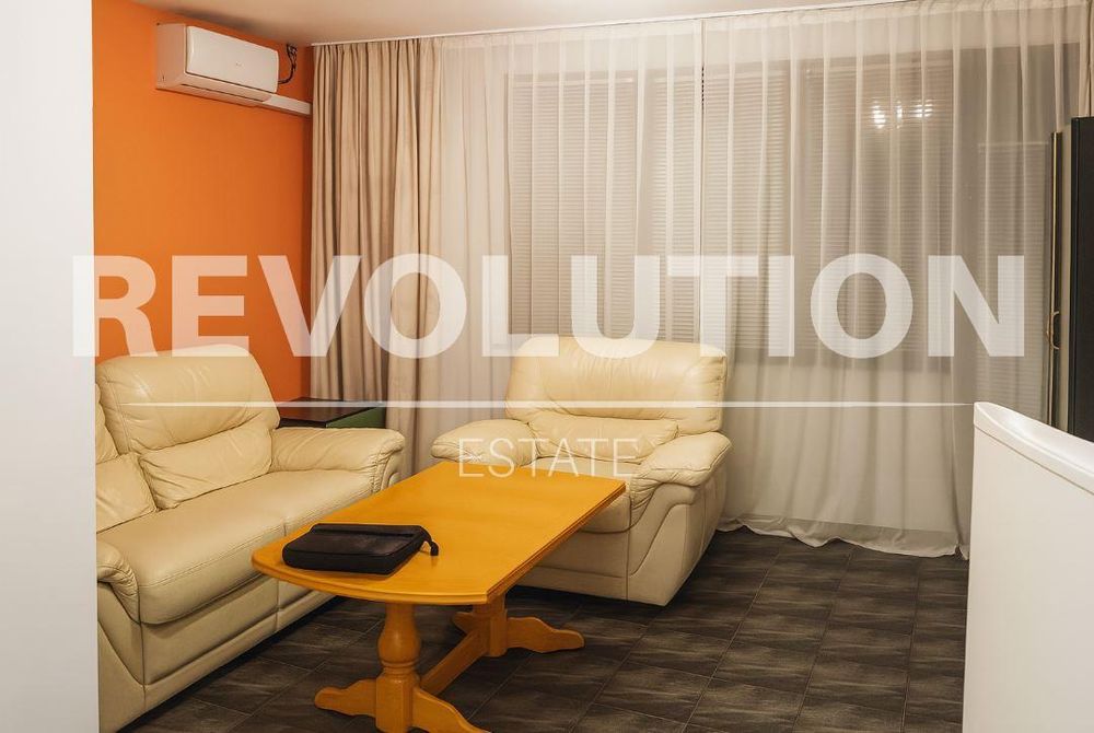 Дава се под наем Тристаен апартамент в Варна, Спортна зала - 95 кв.м за 498.27 € - Снимка #1